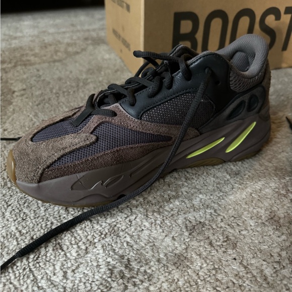 Adidas Yeezy 700 - Men’s 8.5